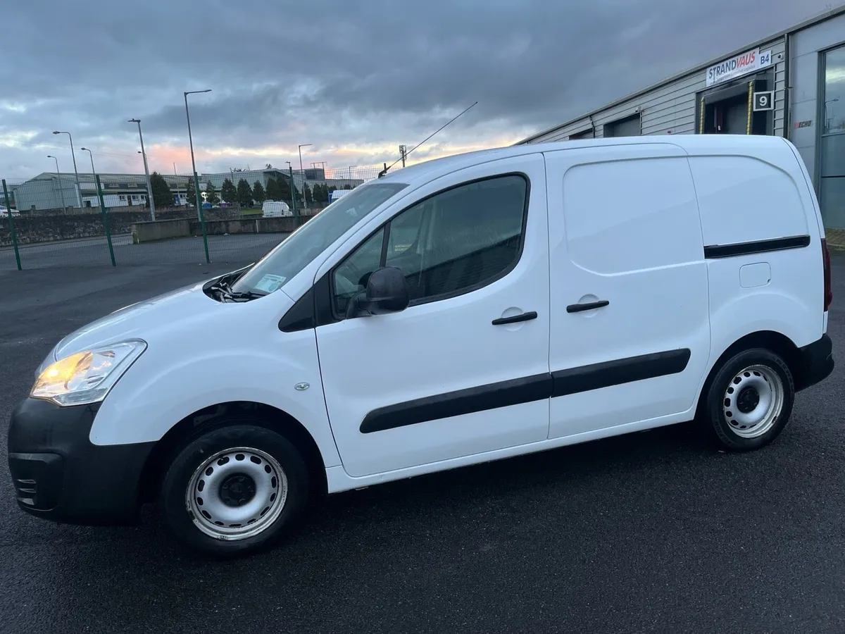 Mint low mileage Peugeot Partner DOE 5/26 Tax 7/26 - Image 4