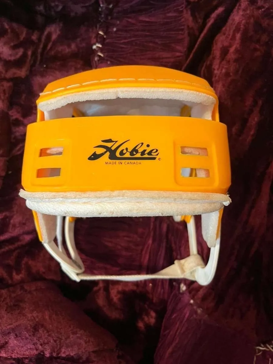 Looking for yellow oldstyles - Image 1