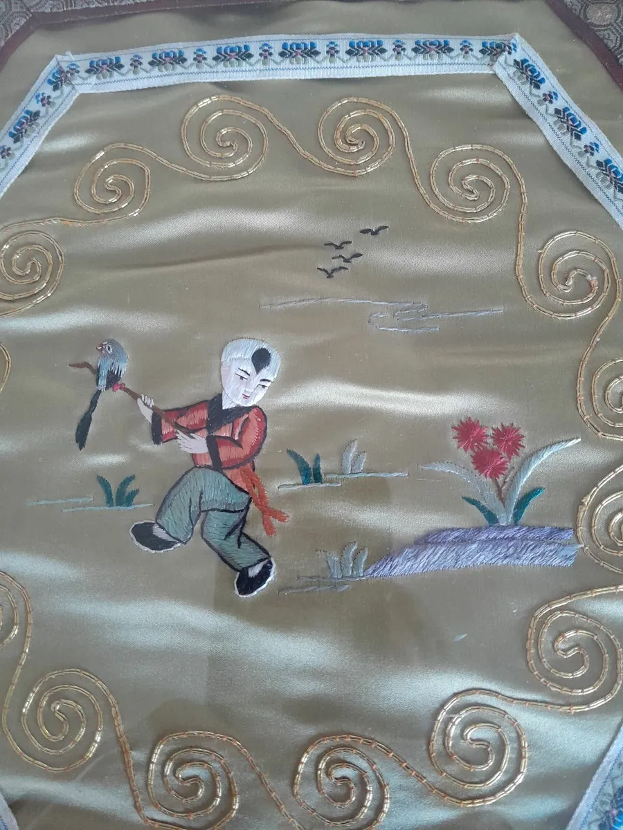 Asian silk embroidery  piece - Image 3