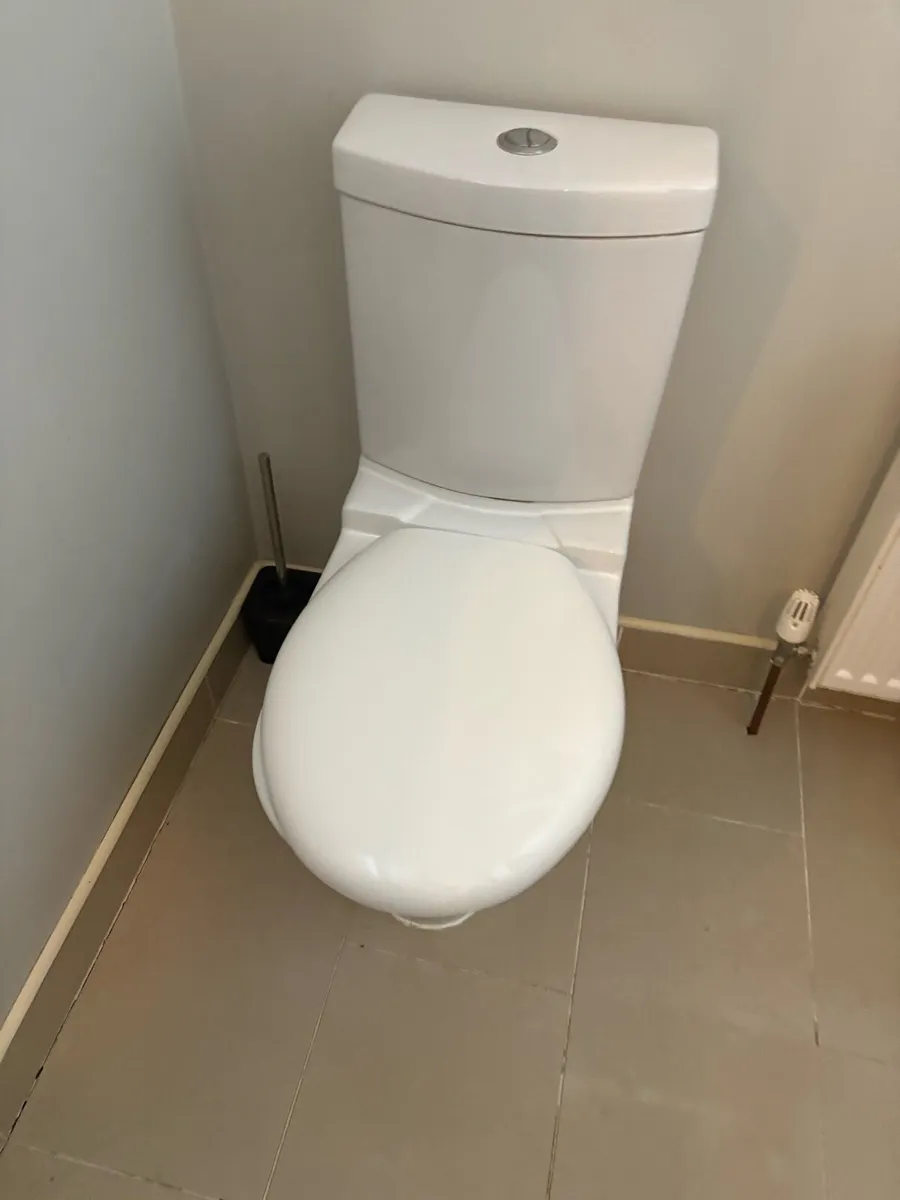 Toilet and sink unit - Image 3