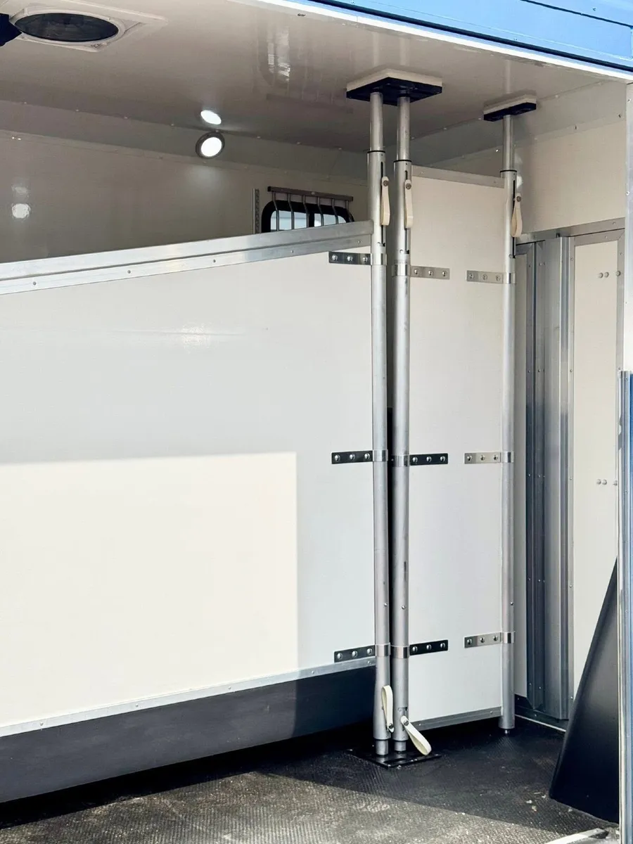 Horse Lorry - Image 2