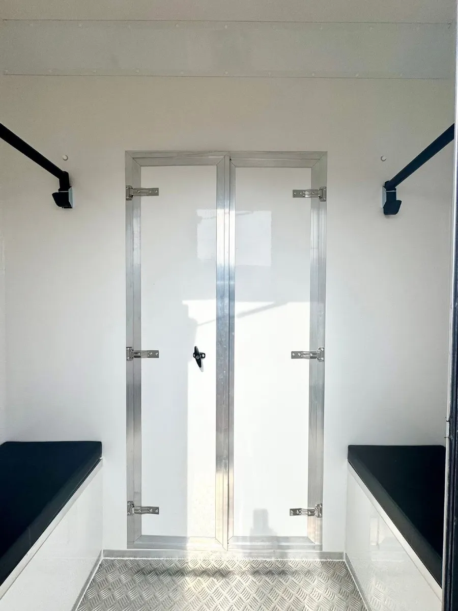 Horse Lorry - Image 3