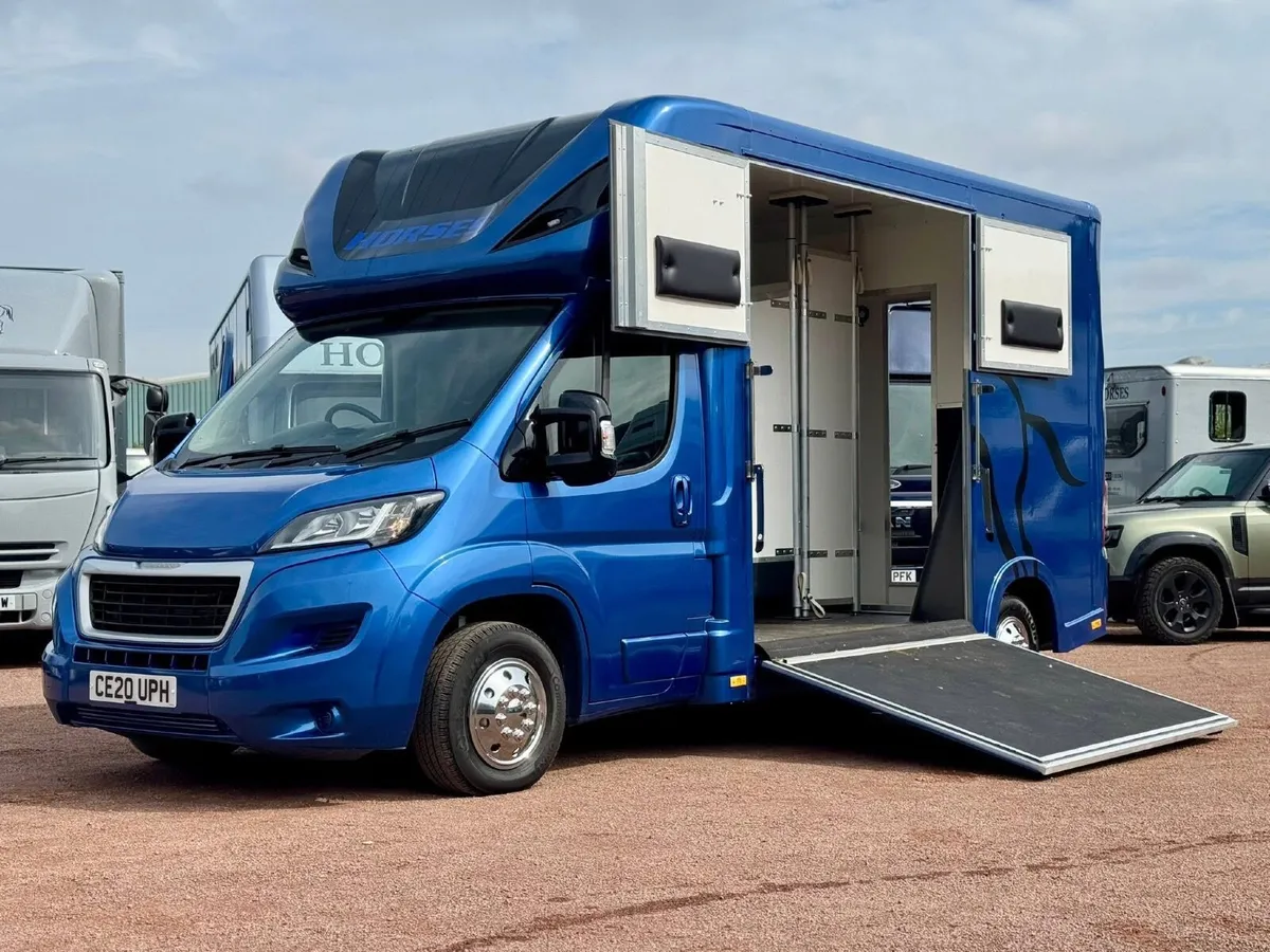 Horse Lorry - Image 1