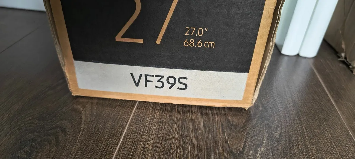 NEW, never used - Samsung Curved 27' HD TV - Image 3