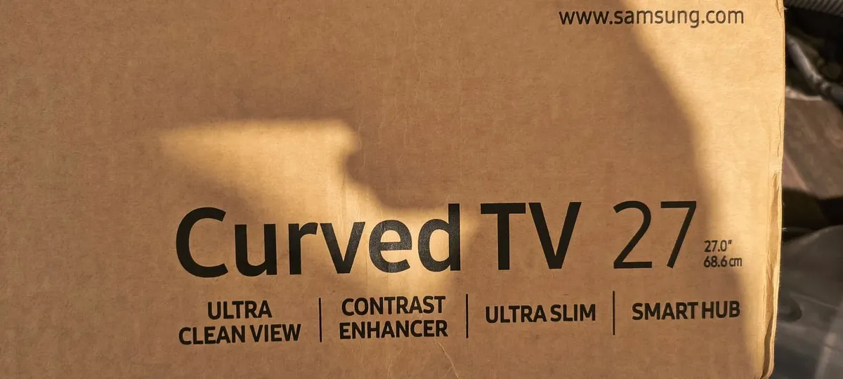NEW, never used - Samsung Curved 27' HD TV - Image 4
