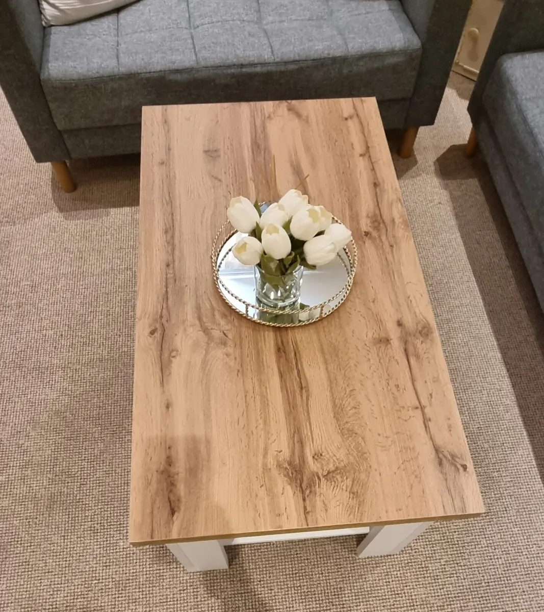 Coffee table.      LIKE BRAND NEW - Image 3