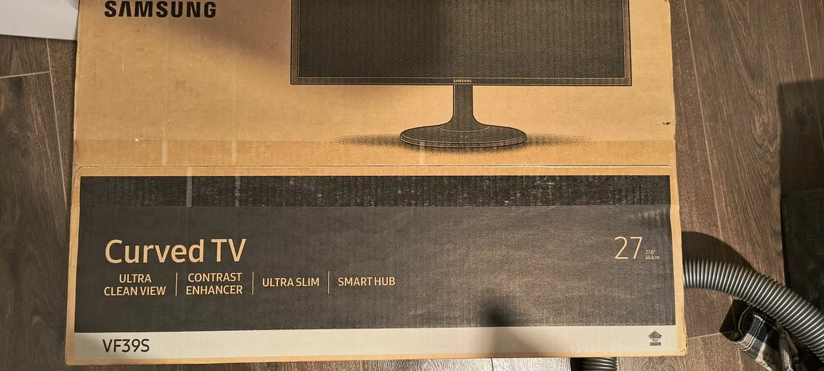 NEW, never used - Samsung Curved 27' HD TV - Image 2