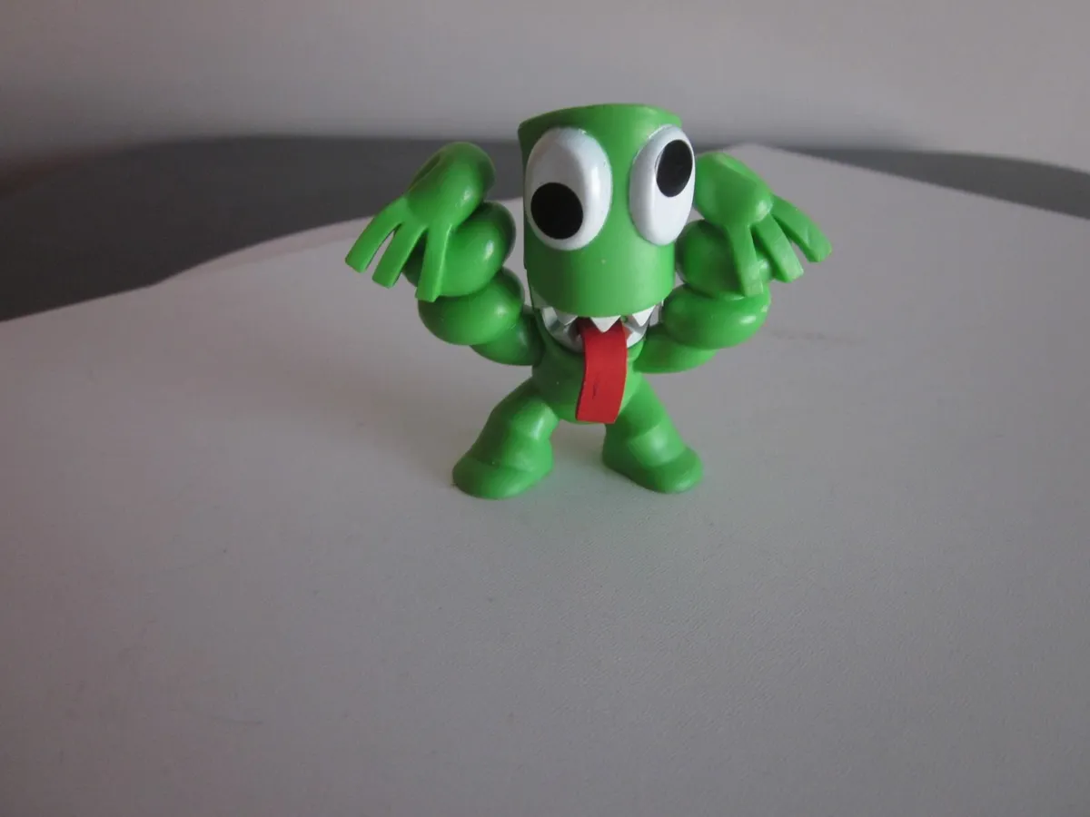 Robolox Rainbow Friends mini Figure Green Monster - Image 1