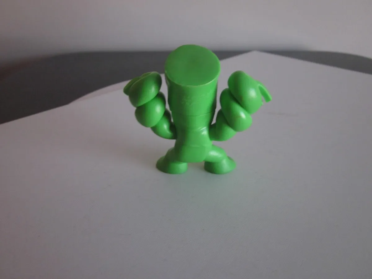 Robolox Rainbow Friends mini Figure Green Monster - Image 2