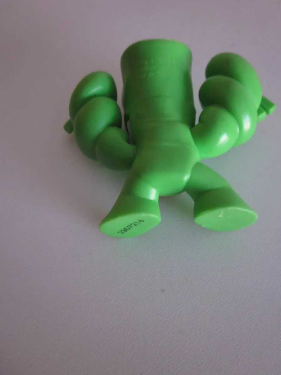 Robolox Rainbow Friends mini Figure Green Monster - Image 4