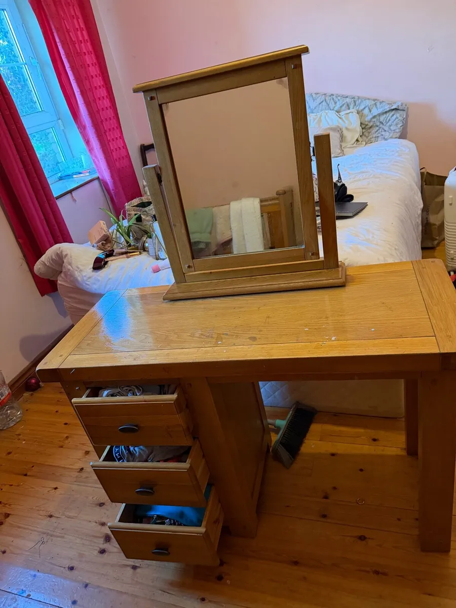 Bedroom furniture - Image 4