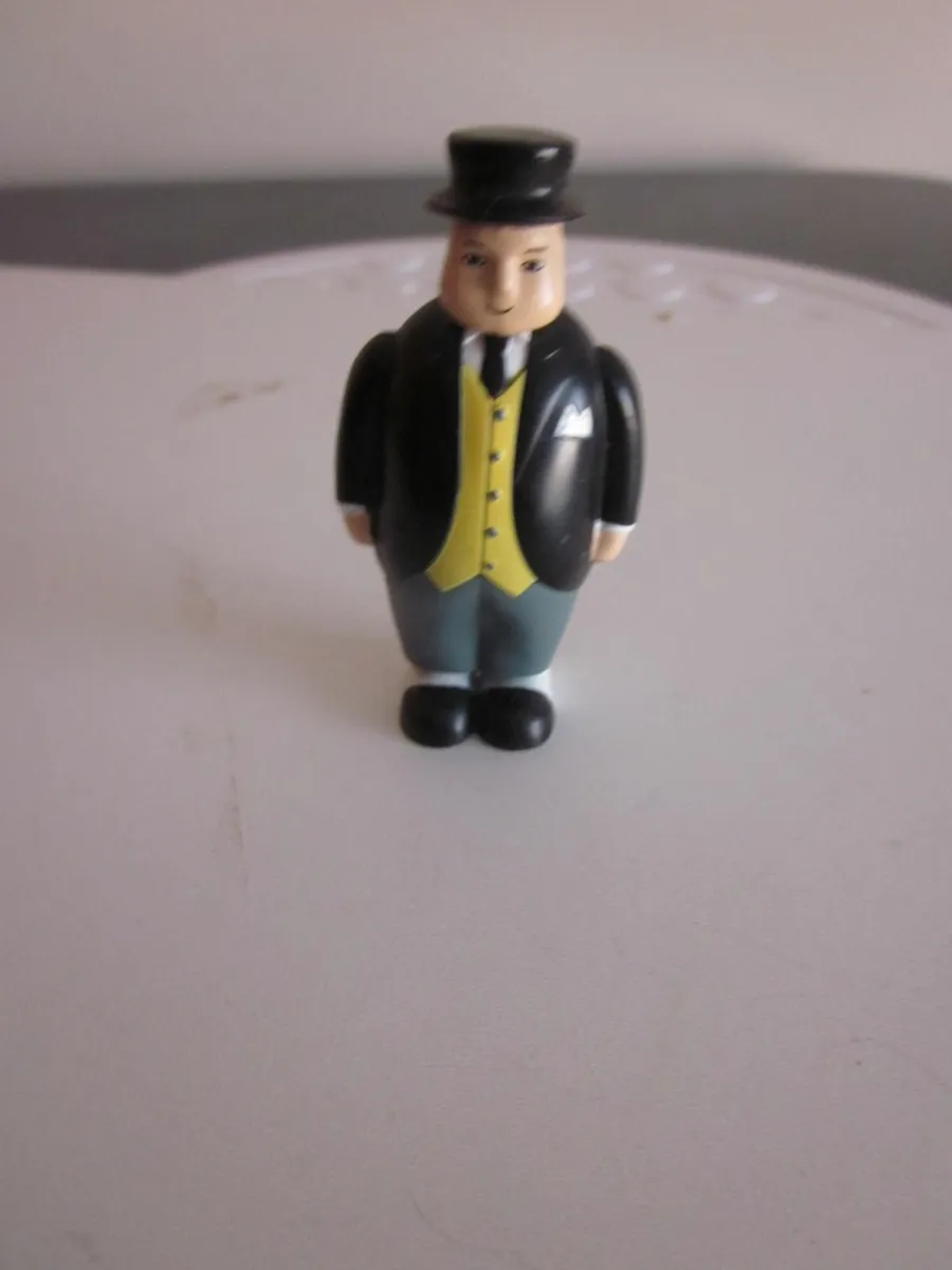 Thomas and Friends Train Station Fat Controller - Image 1