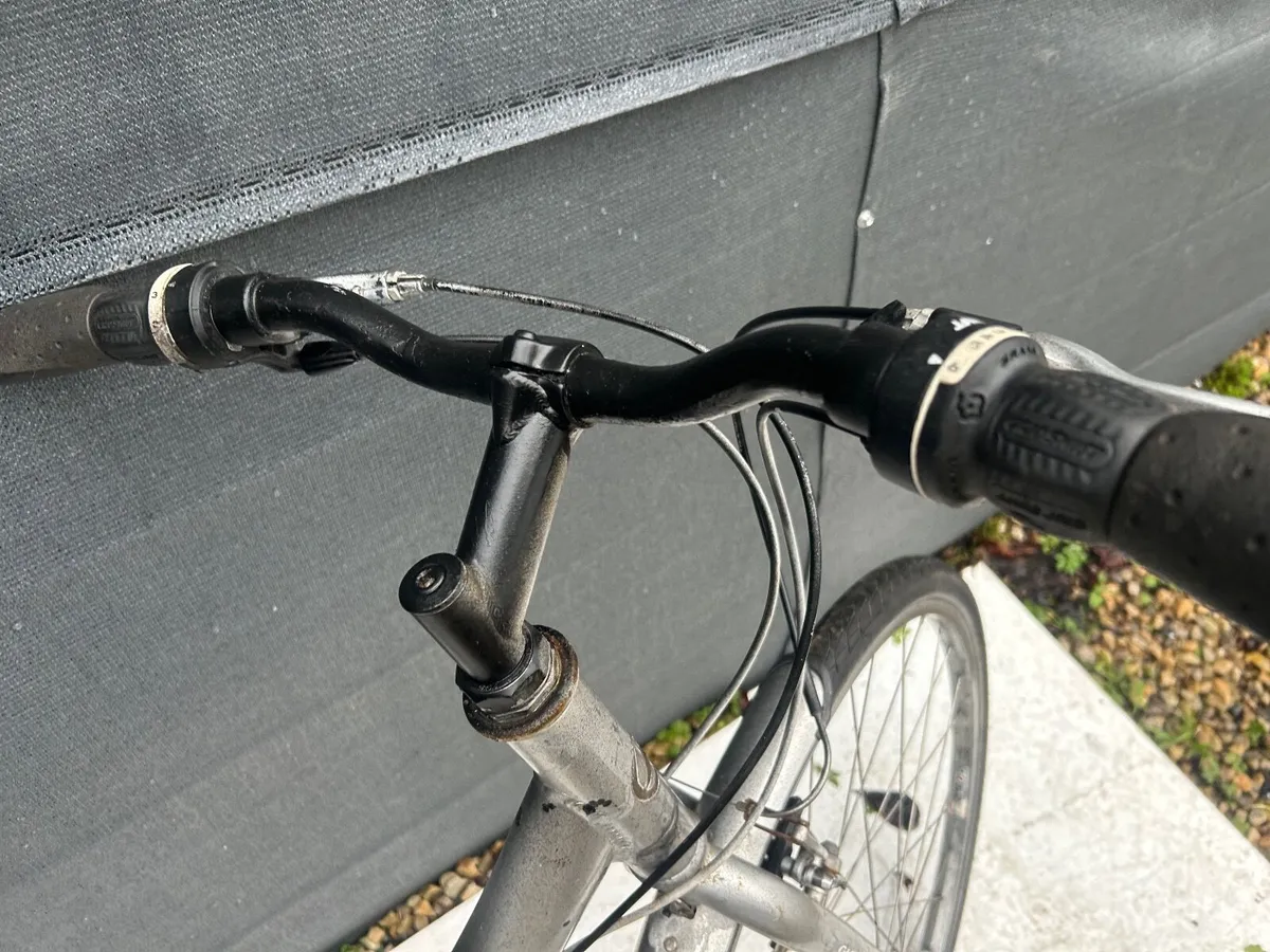 Giant hybrid bike❗️Open 7 days of the week ❗️ - Image 2