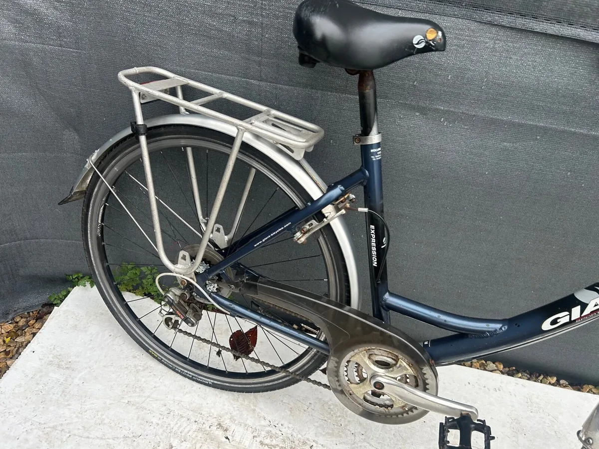 Giant hybrid bike❗️Open 7 days of the week ❗️ - Image 4