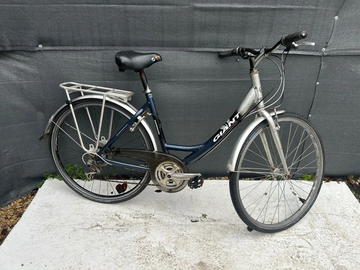 Giant hybrid bike❗️Open 7 days of the week ❗️ - Image 1
