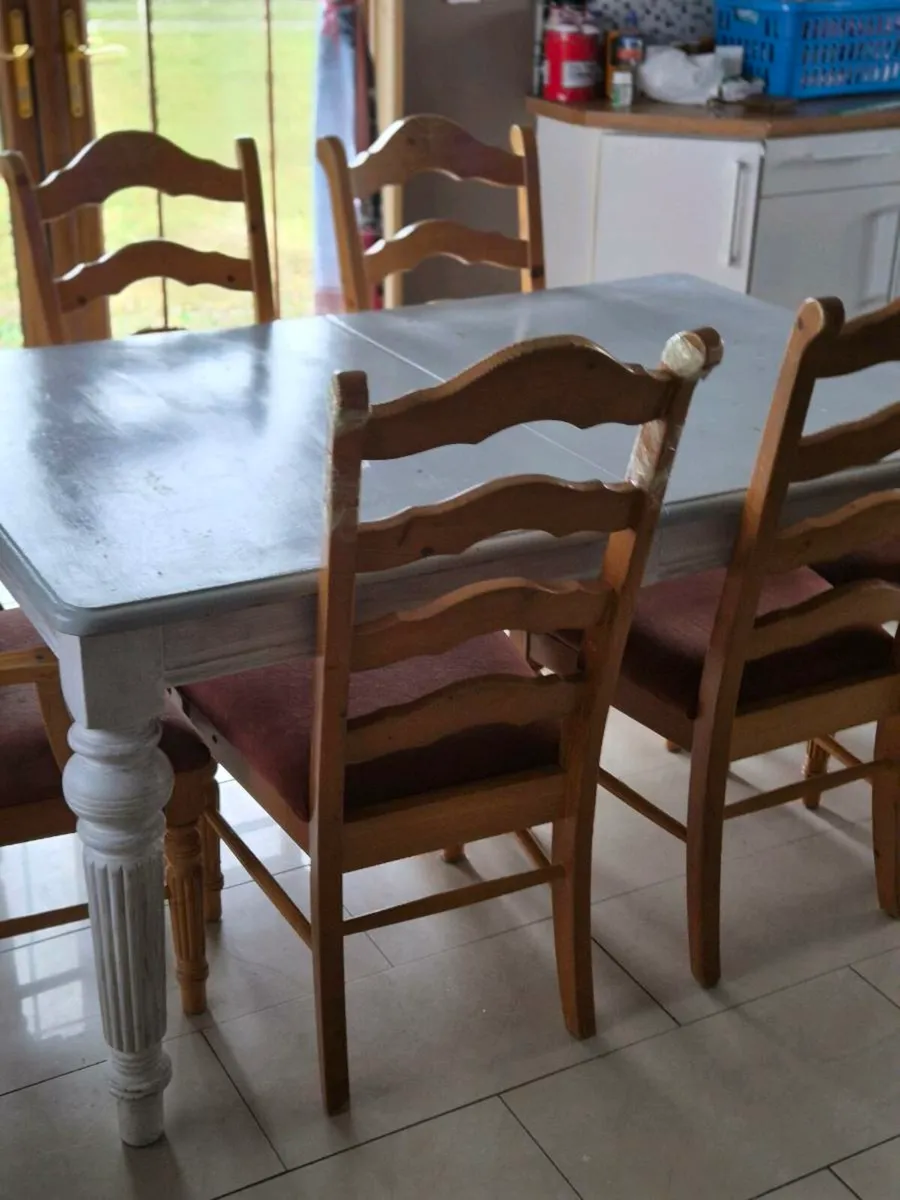 Table and six chairs - Image 2