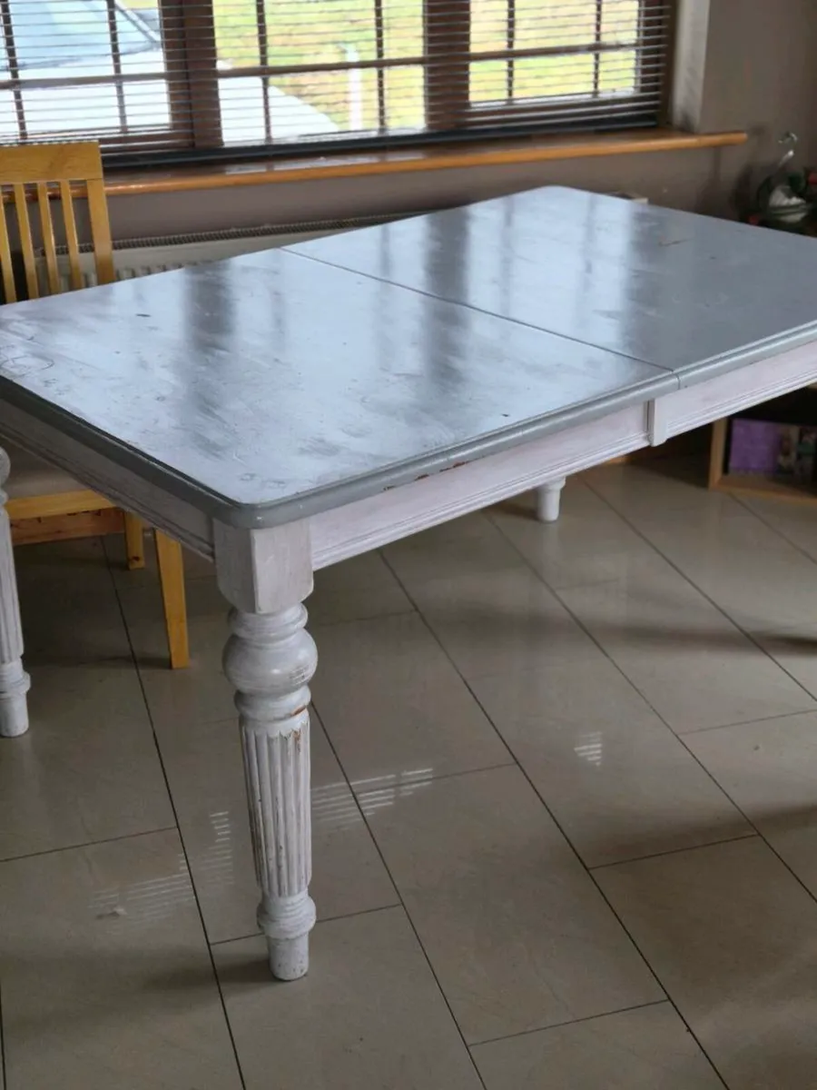 Table and six chairs - Image 4