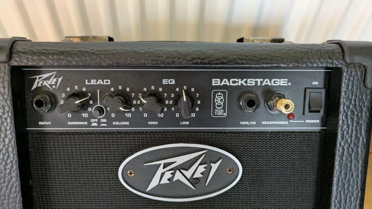 Electric guitar and amplifier - Image 3