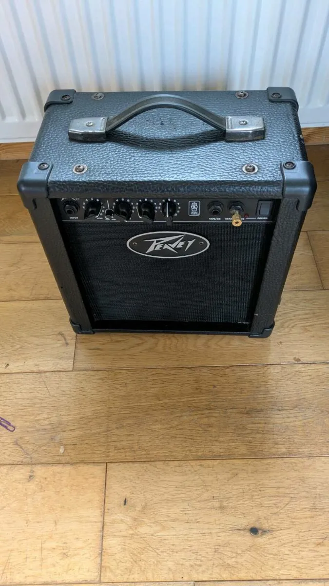 Electric guitar and amplifier - Image 4