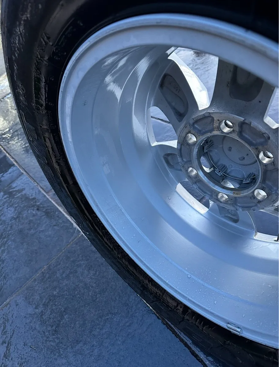 Toyota Landcruiser alloys and tyres - Image 3