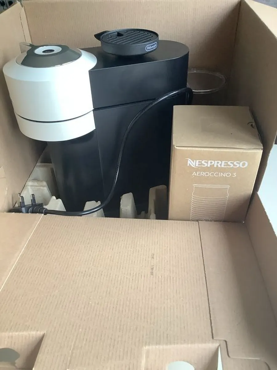 PRICE DROP DeLonghi Vertuo Next with Aerocinno 3 - Image 4