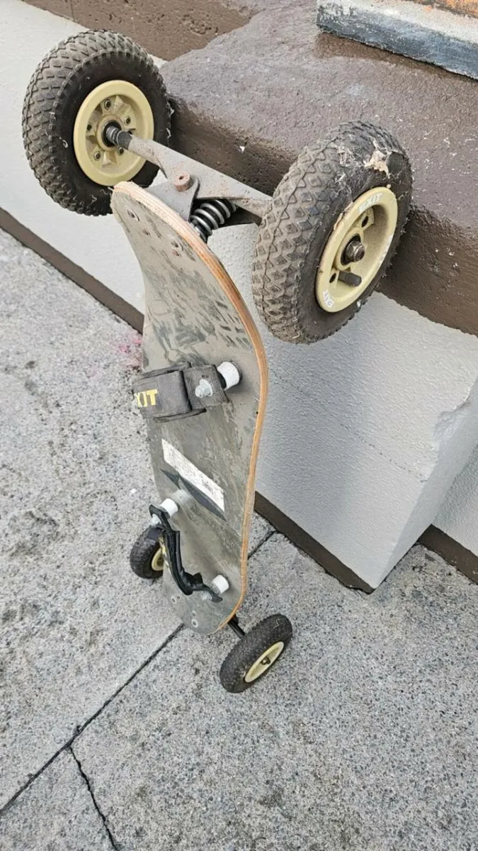 Skateboard - Image 3