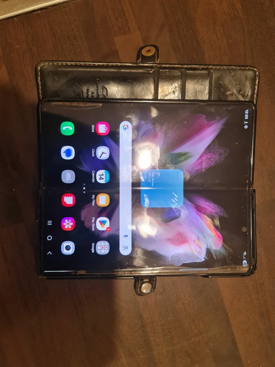 Samsung fold 3 suitable parts or repair - Image 3