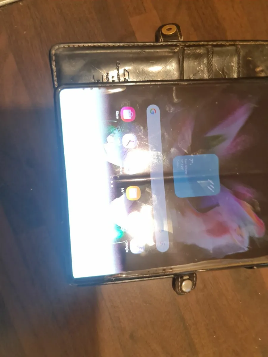Samsung fold 3 suitable parts or repair - Image 4