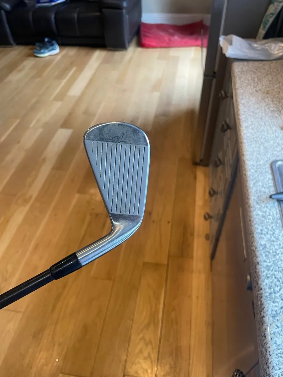 Titliest u500 Left handed 2 iron - Image 3