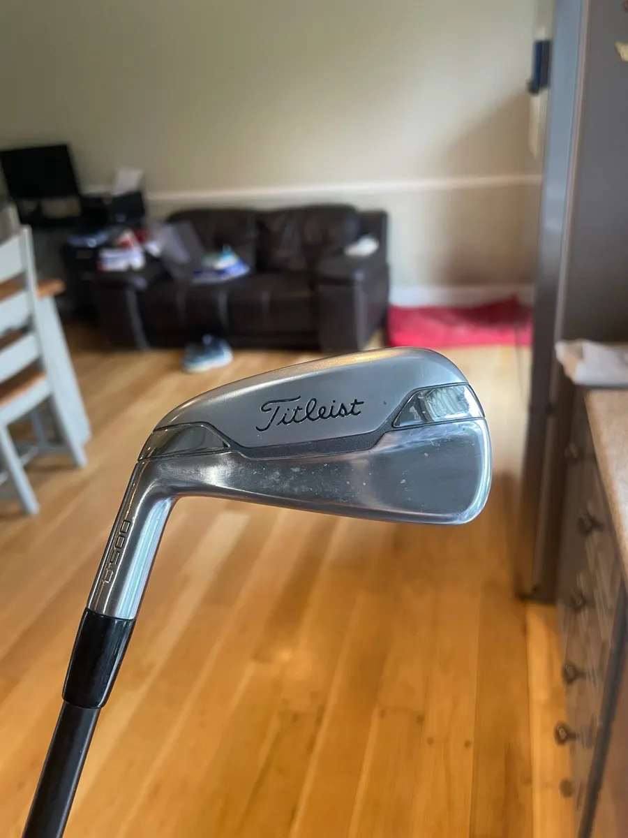 Titliest u500 Left handed 2 iron - Image 1
