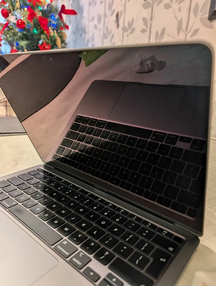 MacBook Air M1 - Space Grey - 8GB/256GB - Image 1