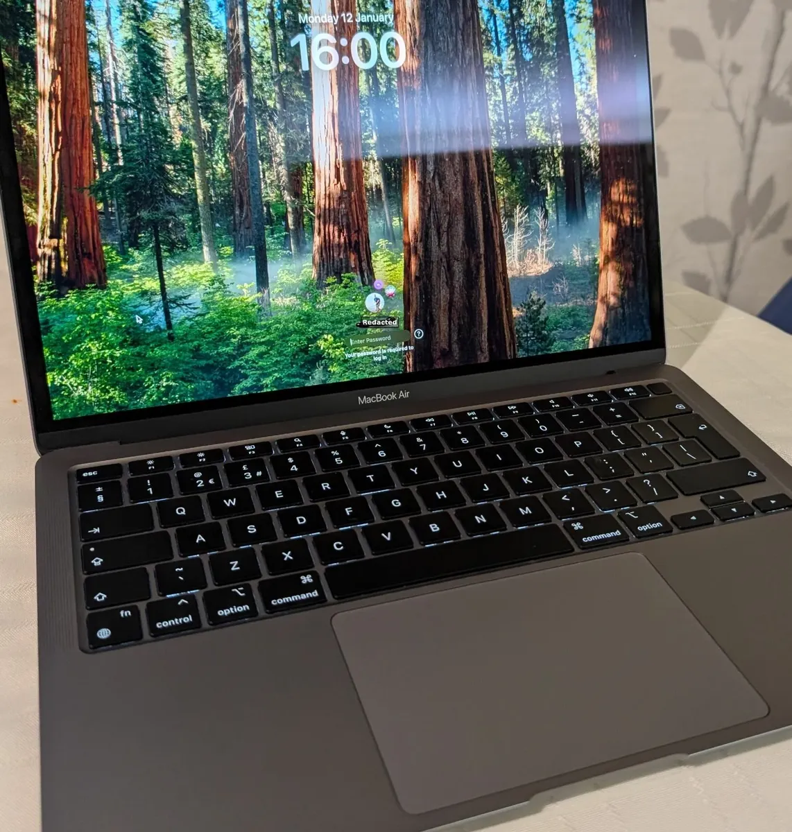 MacBook Air M1 - Space Grey - 8GB/256GB - Image 2