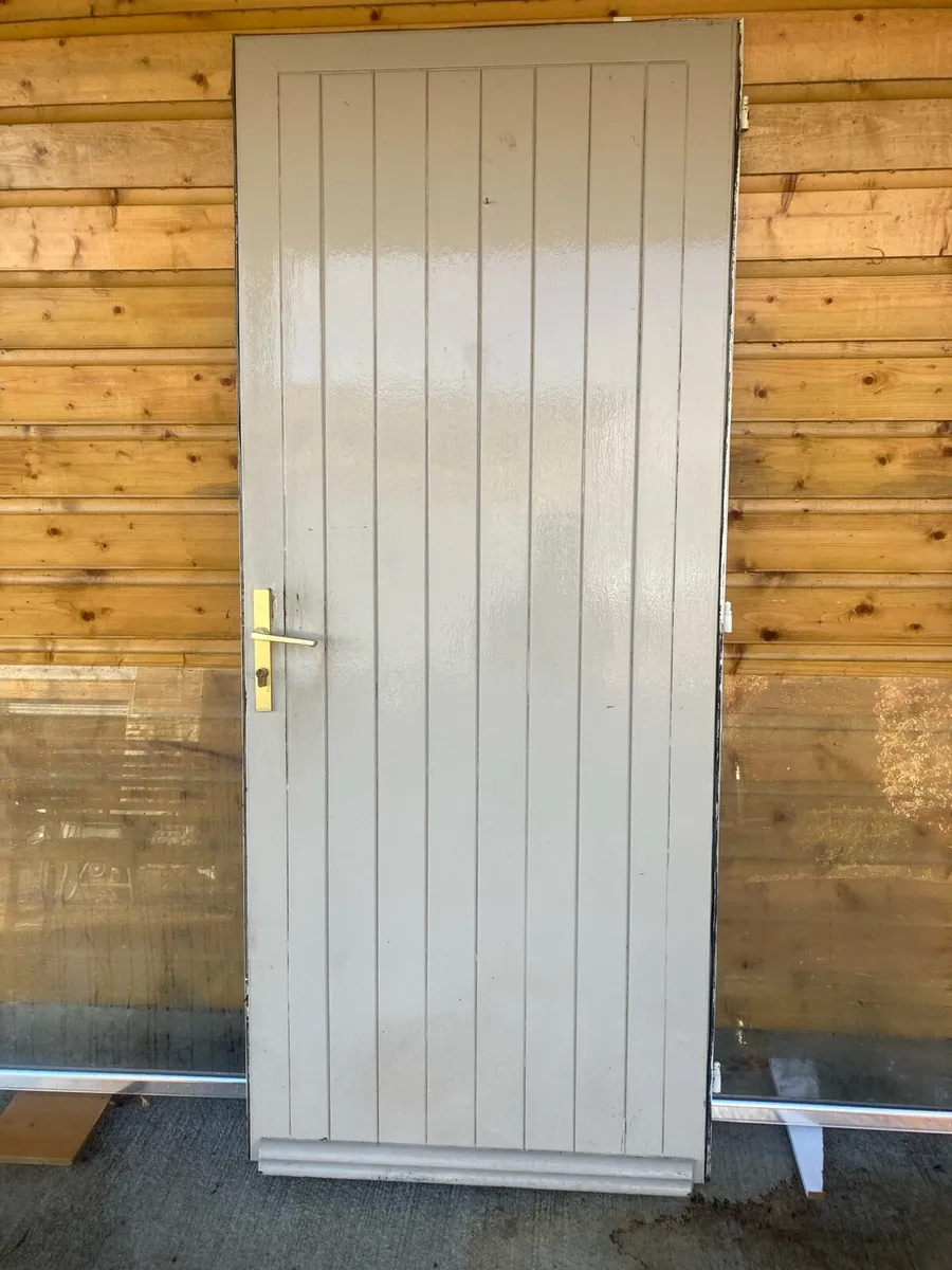 External door/window - Image 1