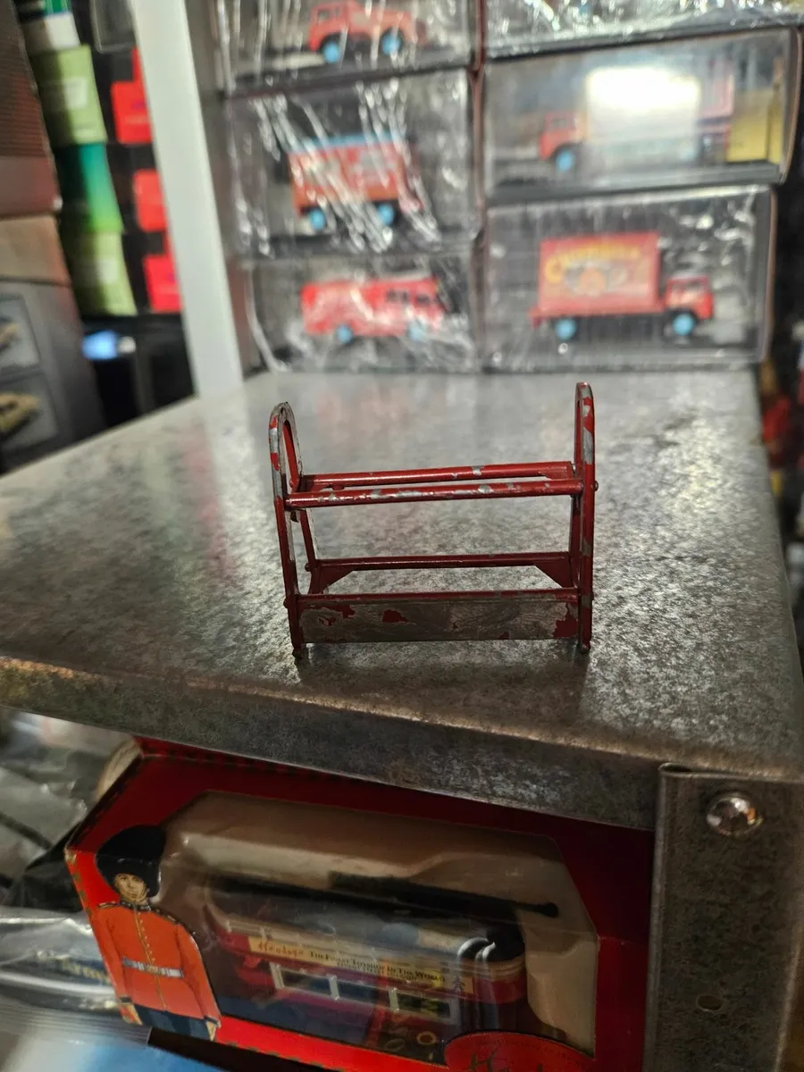 Corgi Dinky Garage Tyre Rack - Image 1