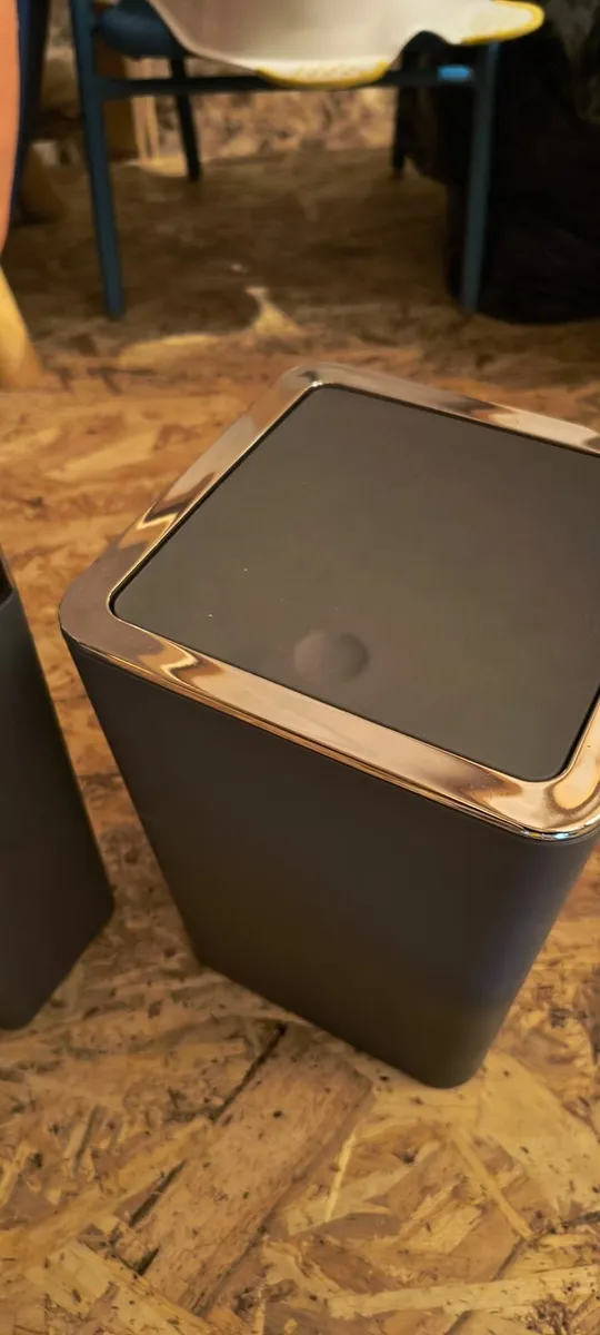 Bathroom set, bin & brush - Image 2