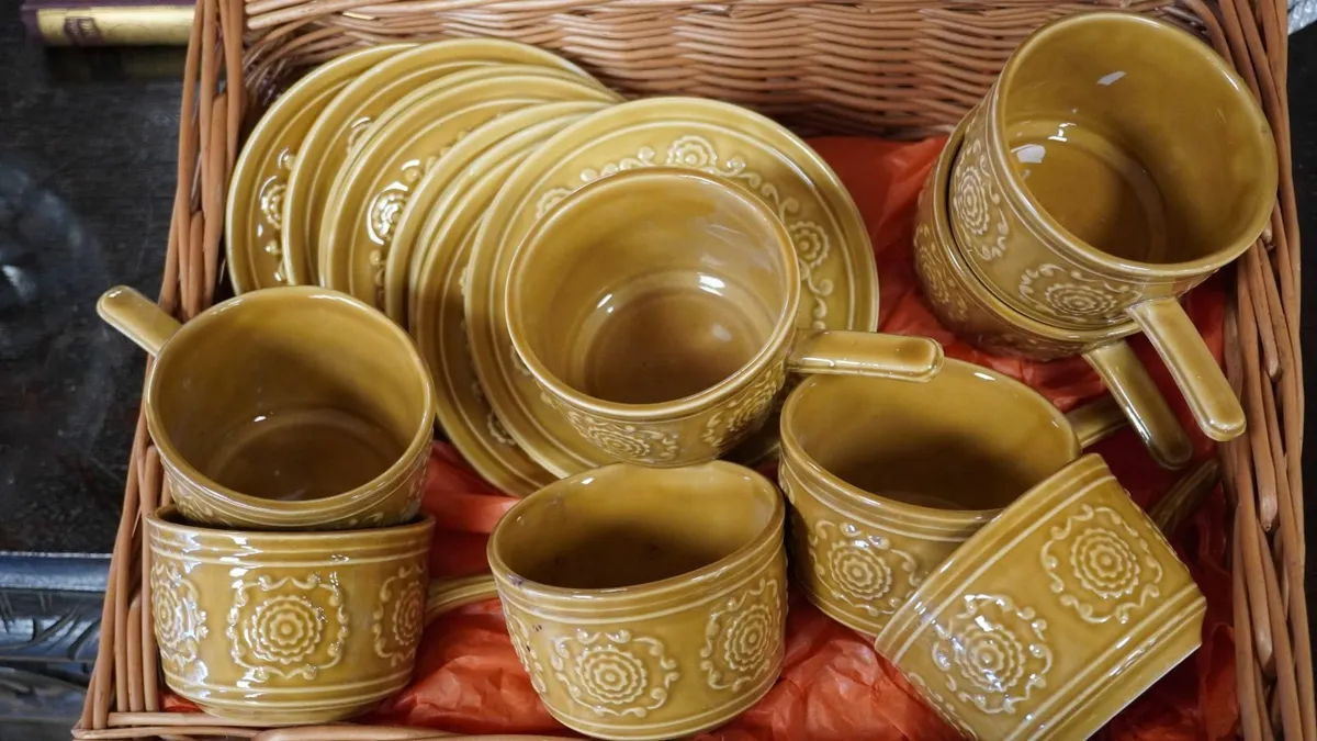 Staffordshire Mustard-Gold Floral Soup Set 16 pcs - Image 2