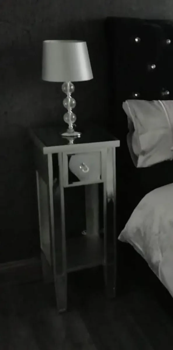 Mirrored chest of drawers, nightstand & lamp - Image 1