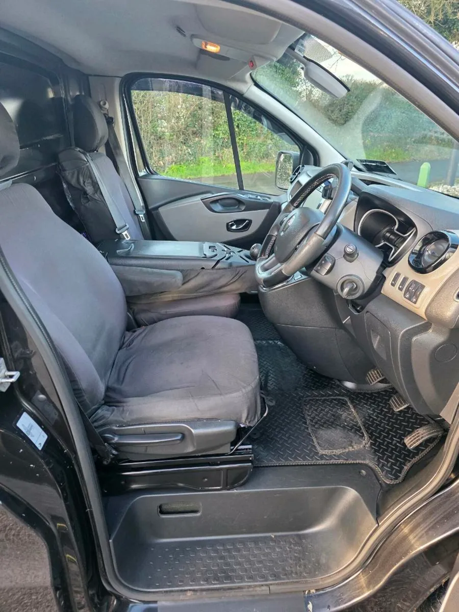 2017 Renault trafic sport NO VAT - Image 3