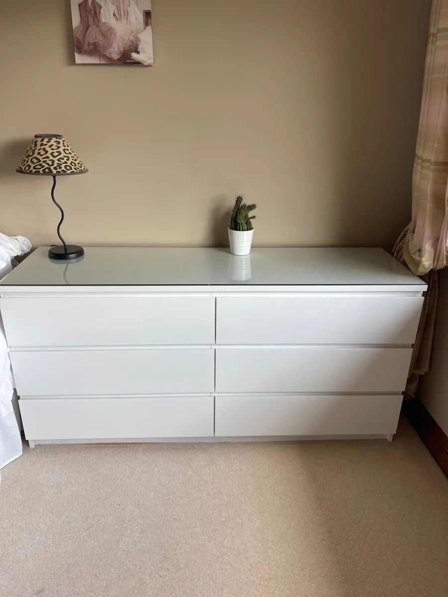 Bedroom furniture - Image 1