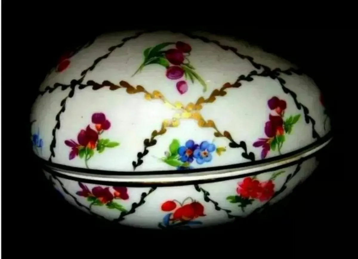 Vintage Porcelain Egg Trinket Box - Image 4