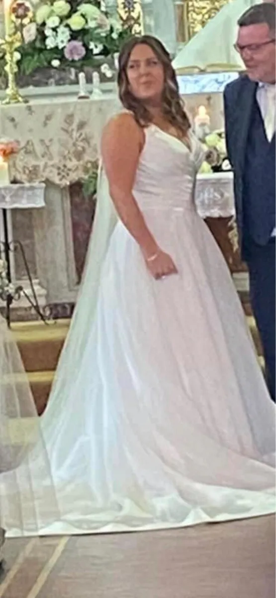 Wedding Dress size 16 to 18 - Image 3