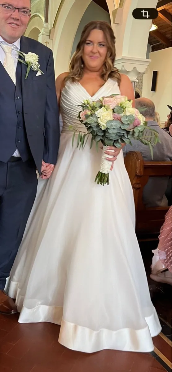 Wedding Dress size 16 to 18 - Image 4