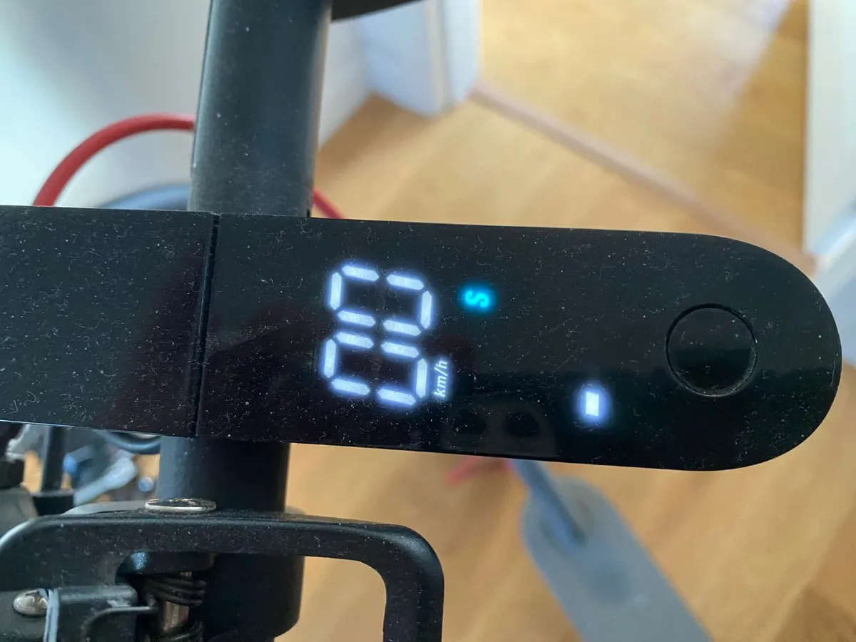 2 e-scooters - Image 3