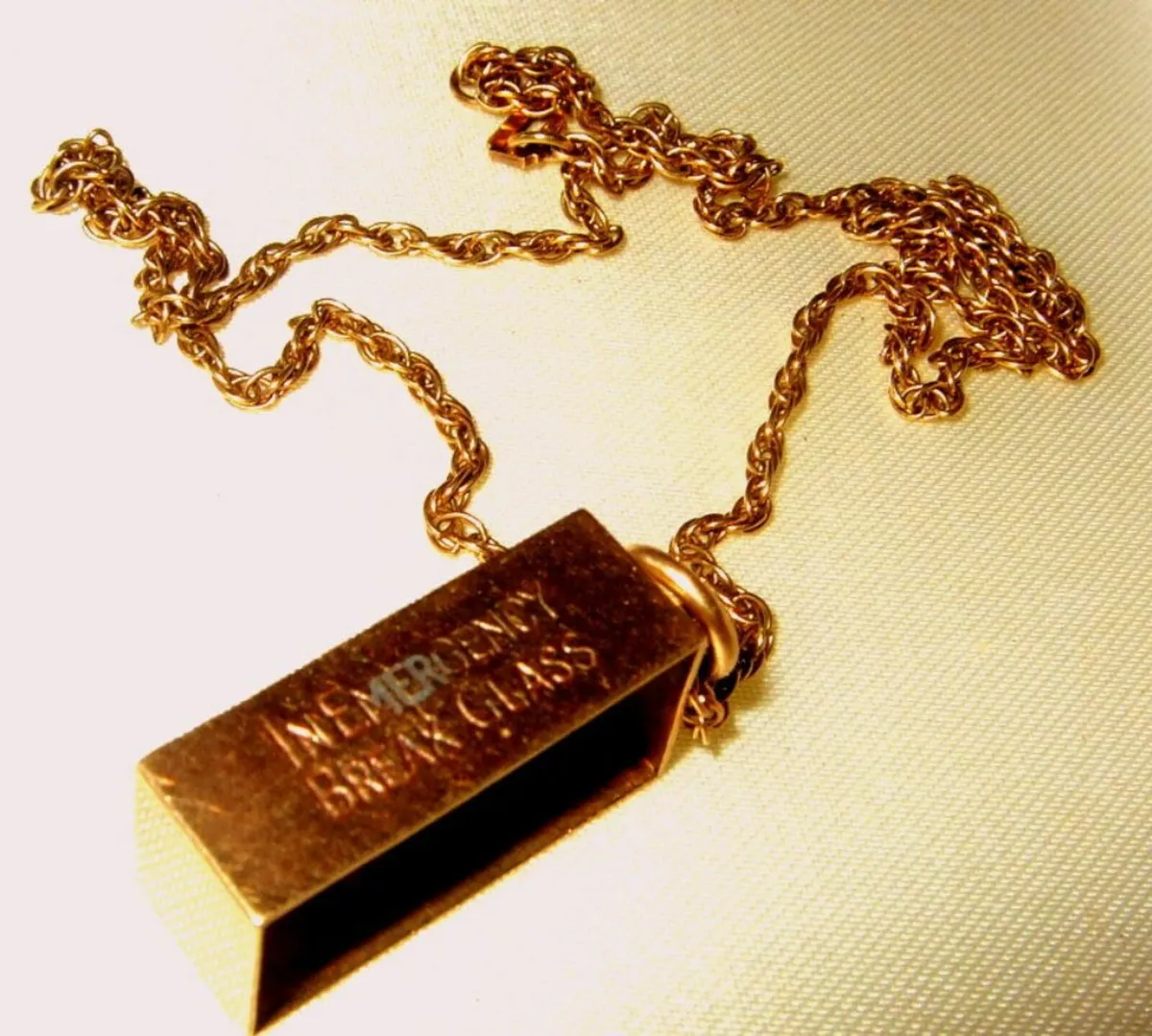 Vintage Hallmarked 9ct Gold Pendant & Chain - Image 2