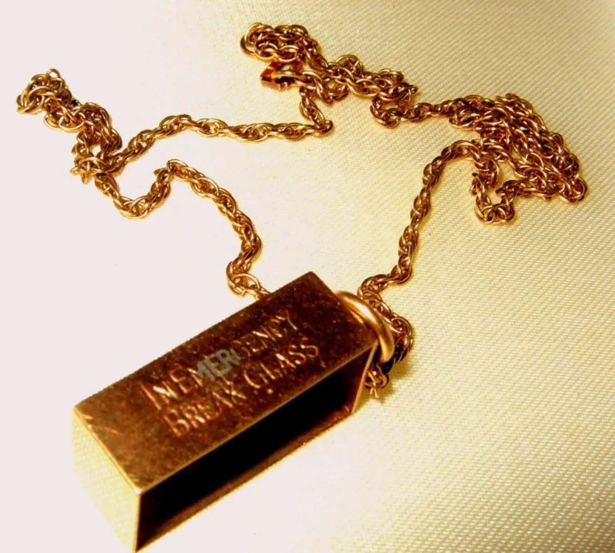 Vintage Hallmarked 9ct Gold Pendant & Chain - Image 1