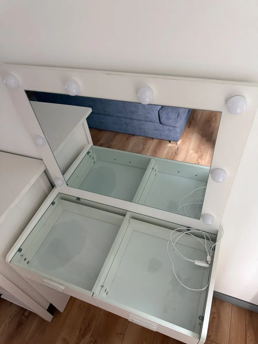 Dressing table with mirror - Image 2