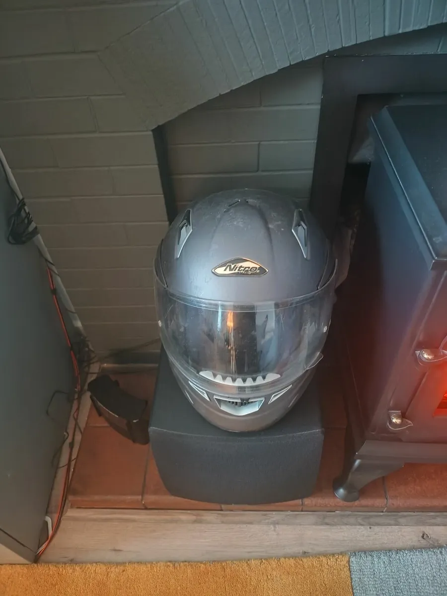 Motorbike helmet - Image 2