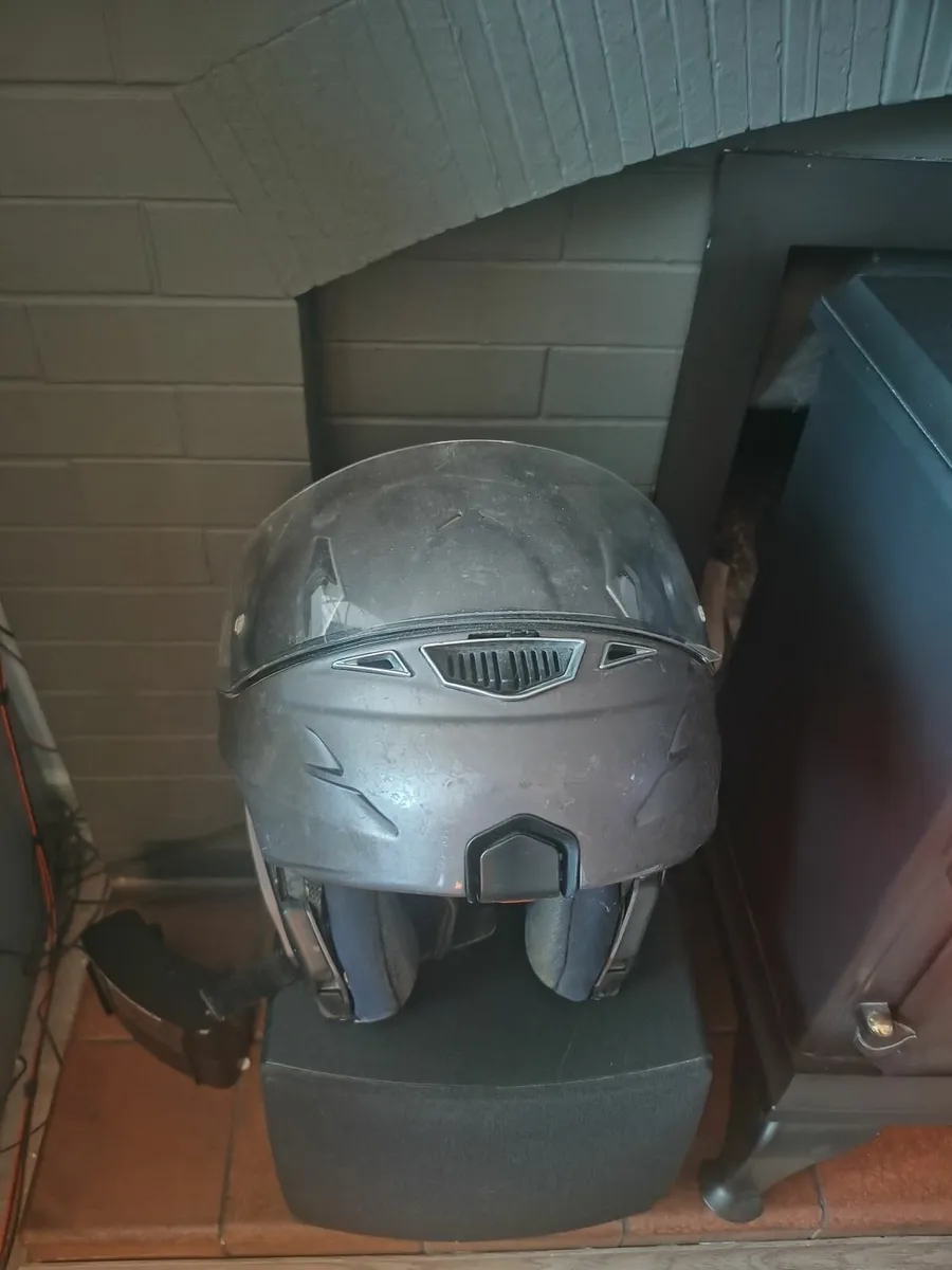 Motorbike helmet - Image 1
