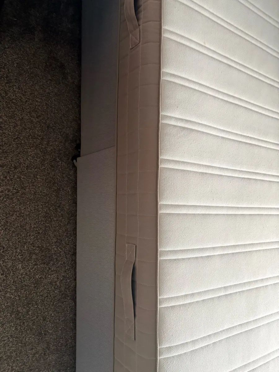 Double bed with mattress base and headboard - Image 3