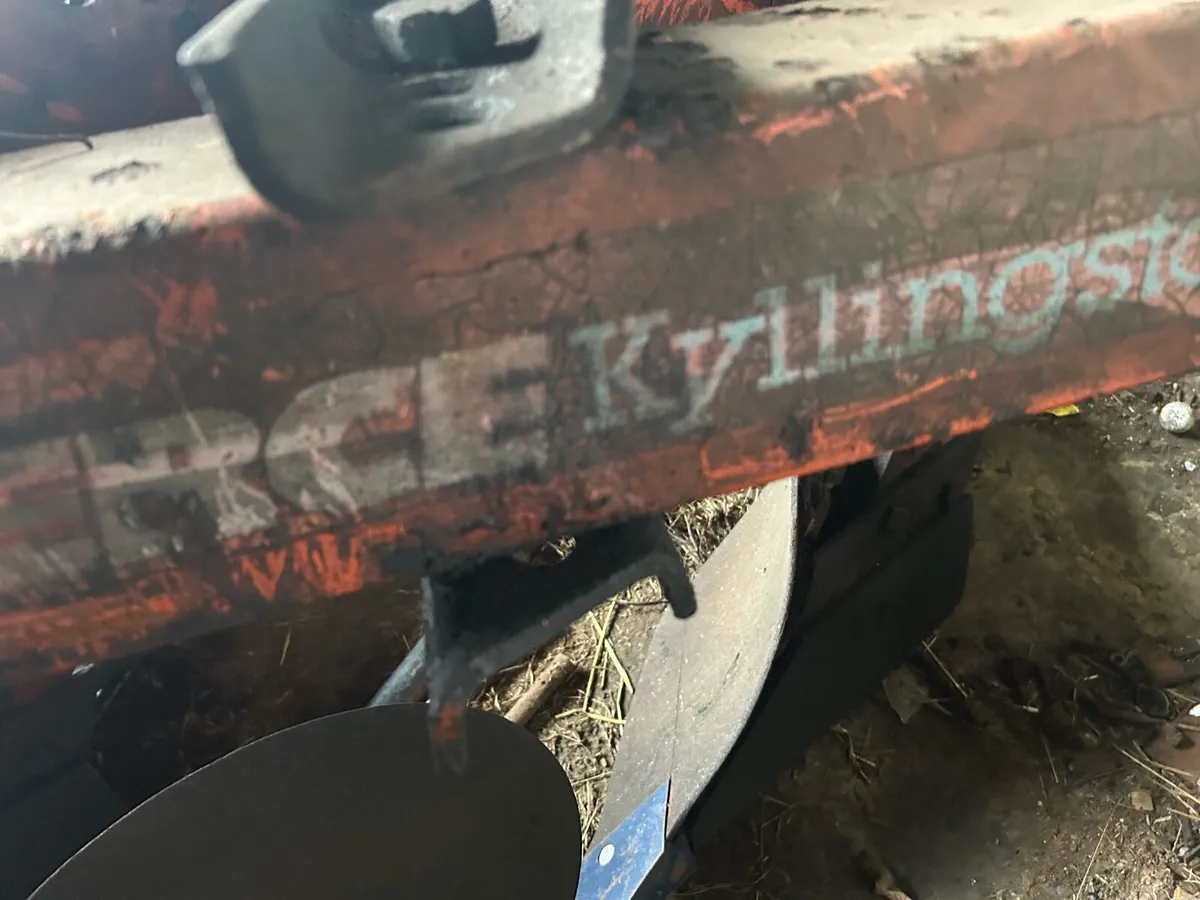 3furrow spring release plough - Image 3